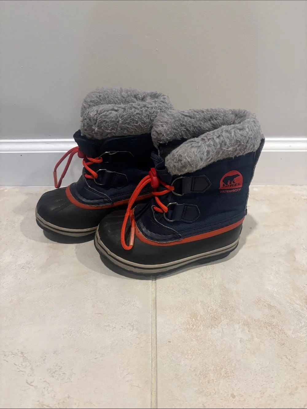 Sorel Kids Navy and Red Winter Snow Boots with Gray Fur Cuff
